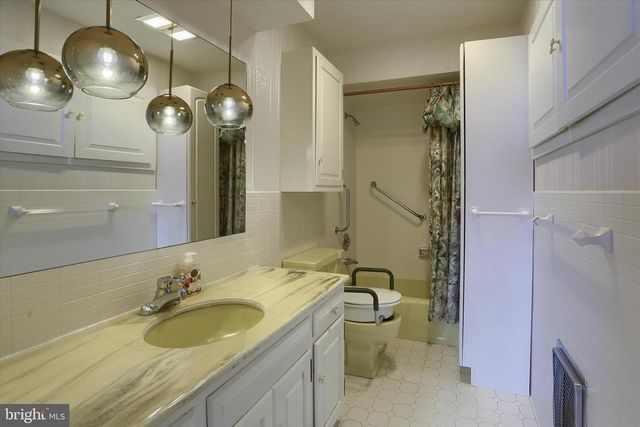 864 HILLTOP RD, Lemoyne, PA 17043