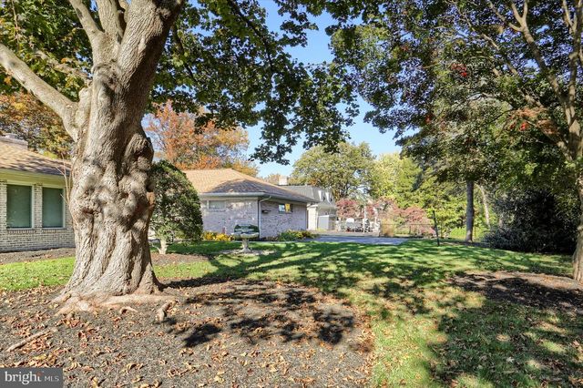 864 HILLTOP RD, Lemoyne, PA 17043