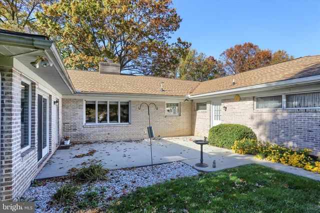 864 HILLTOP RD, Lemoyne, PA 17043