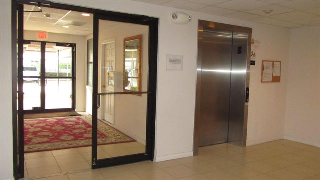 6611 W Sam Houston Parkway S 1E, Houston, TX 77072