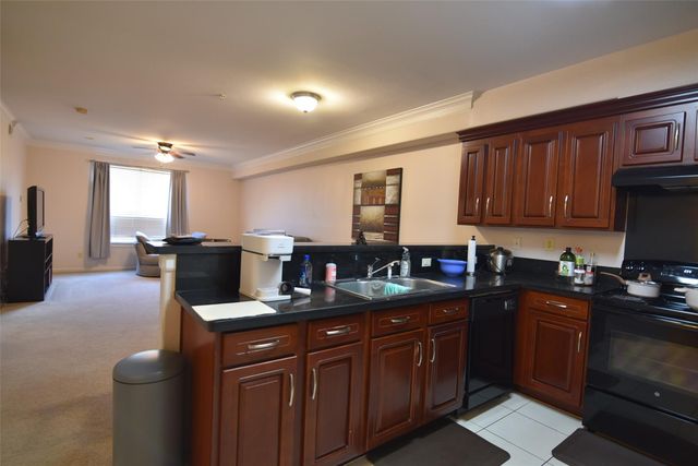 6611 W Sam Houston Parkway S 1E, Houston, TX 77072