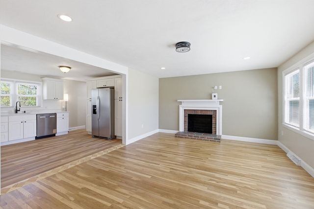 671 Nashua Rd, Dracut, MA 01826