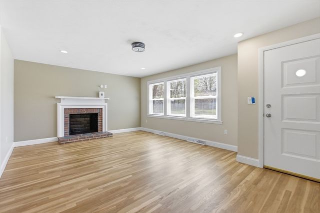 671 Nashua Rd, Dracut, MA 01826