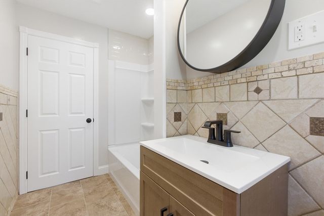671 Nashua Rd, Dracut, MA 01826