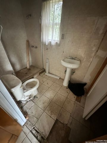 1222 Hillcrest, San Antonio, TX 78228