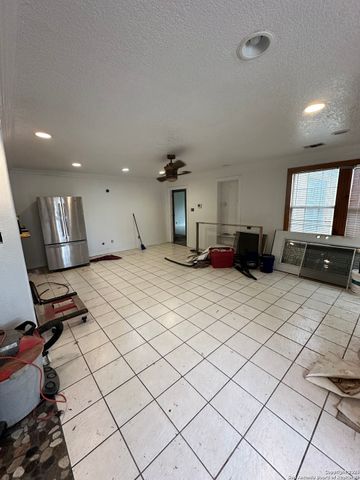 1222 Hillcrest, San Antonio, TX 78228