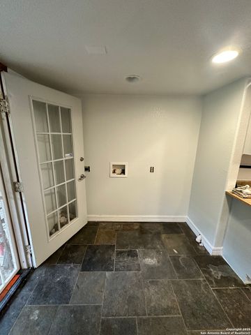 1222 Hillcrest, San Antonio, TX 78228