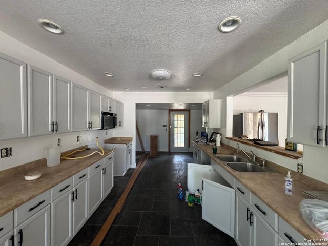 1222 Hillcrest, San Antonio, TX 78228