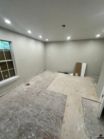 1222 Hillcrest, San Antonio, TX 78228