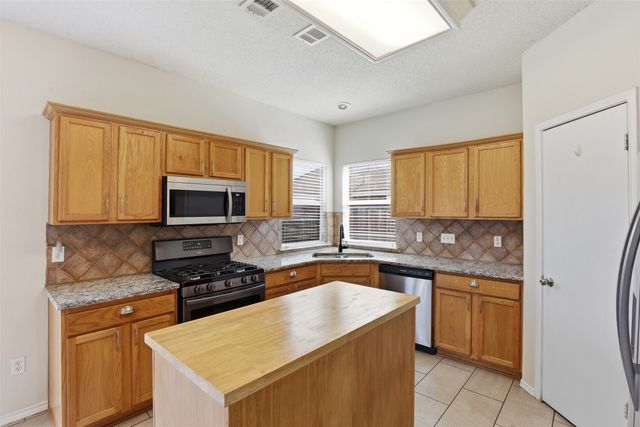 600 Prairie Gulch Drive, Fort Worth, TX 76140