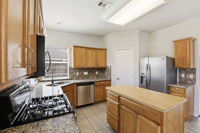 600 Prairie Gulch Drive, Fort Worth, TX 76140