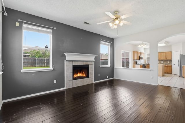 600 Prairie Gulch Drive, Fort Worth, TX 76140