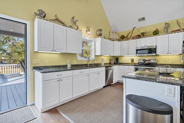 7 Gun Bluff Road, Edisto Island, SC 29438