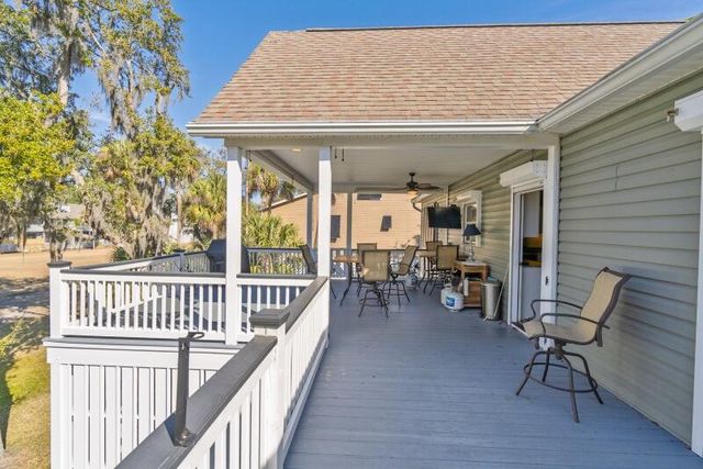 7 Gun Bluff Road, Edisto Island, SC 29438