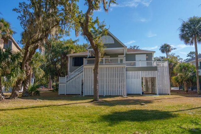 7 Gun Bluff Road, Edisto Island, SC 29438