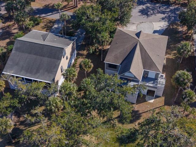 7 Gun Bluff Road, Edisto Island, SC 29438