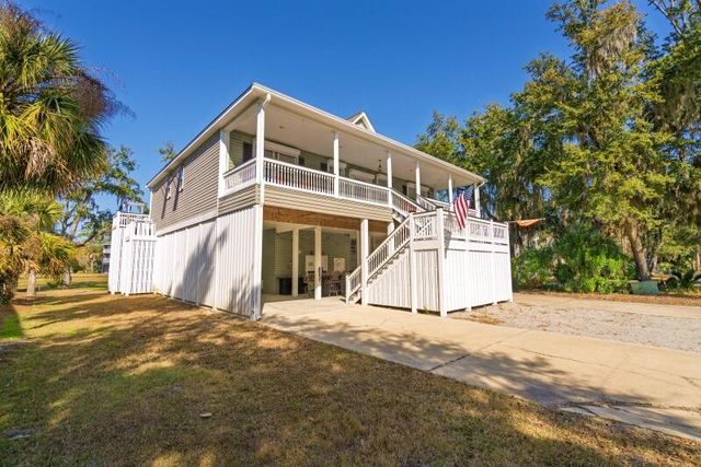 7 Gun Bluff Road, Edisto Island, SC 29438