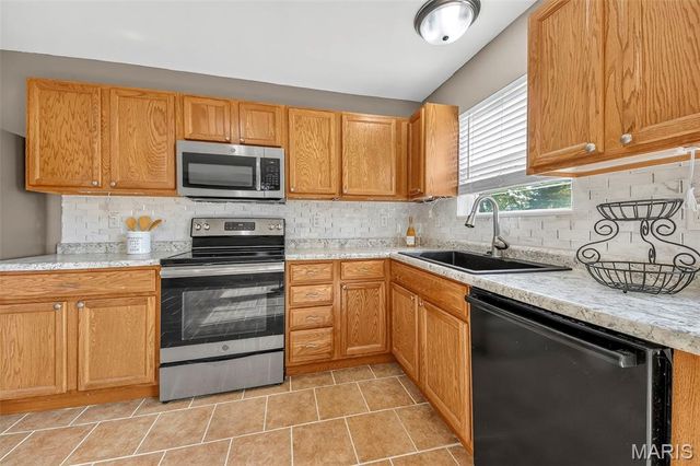210 Homeshire Circle 55, Wentzville, MO 63385