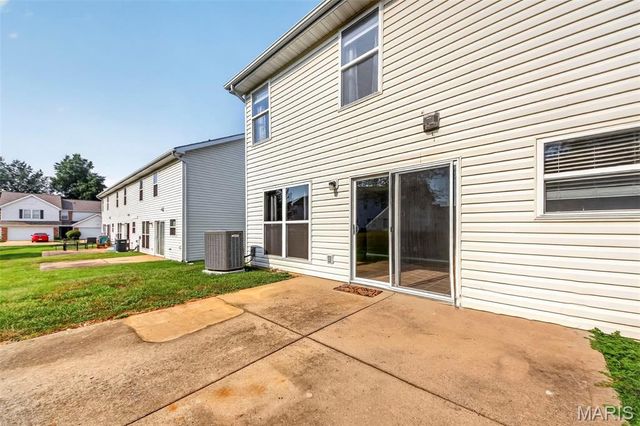 210 Homeshire Circle 55, Wentzville, MO 63385