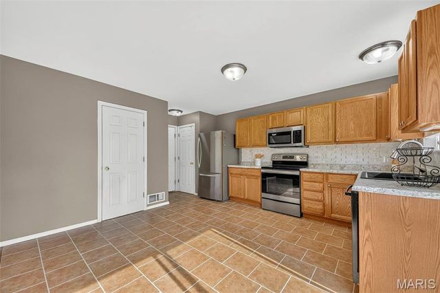 210 Homeshire Circle 55, Wentzville, MO 63385