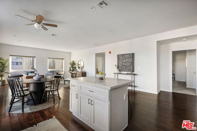 155 S Oxford Avenue 201, Los Angeles, CA 90004