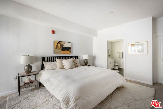 155 S Oxford Avenue 201, Los Angeles, CA 90004