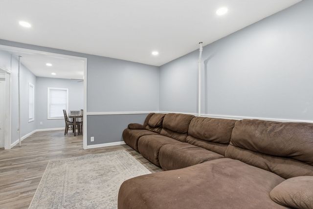 53 James St, Worcester, MA 01603