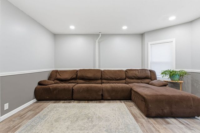 53 James St, Worcester, MA 01603