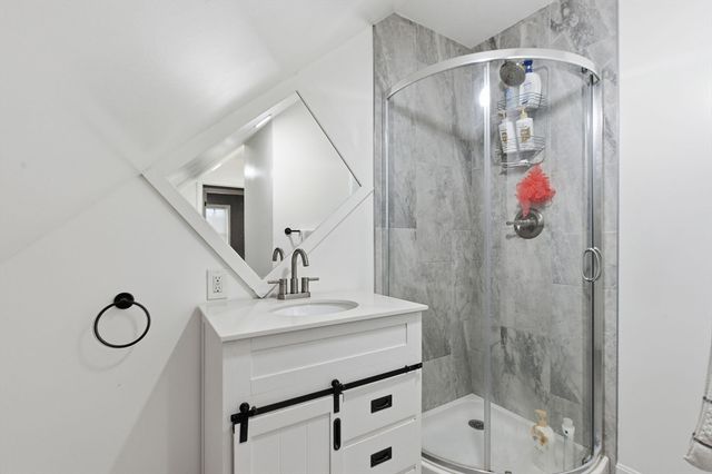 53 James St, Worcester, MA 01603