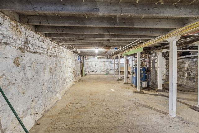 53 James St, Worcester, MA 01603