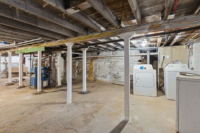 53 James St, Worcester, MA 01603