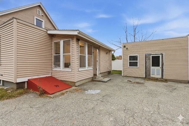 53 James St, Worcester, MA 01603