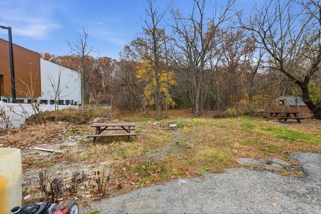 53 James St, Worcester, MA 01603