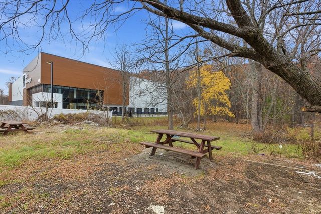 53 James St, Worcester, MA 01603