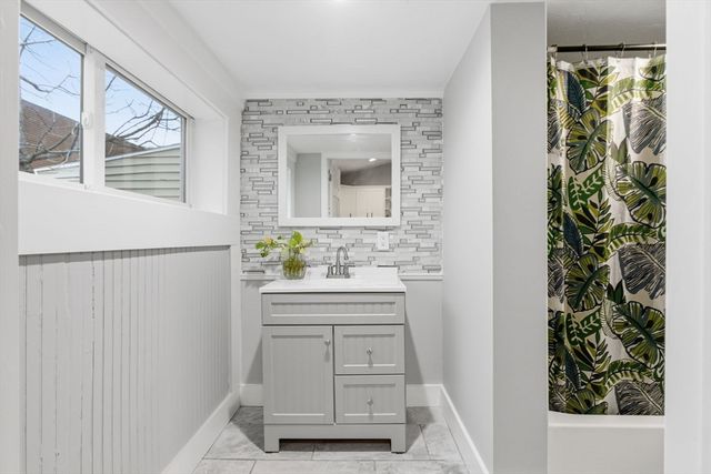 53 James St, Worcester, MA 01603