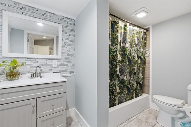 53 James St, Worcester, MA 01603