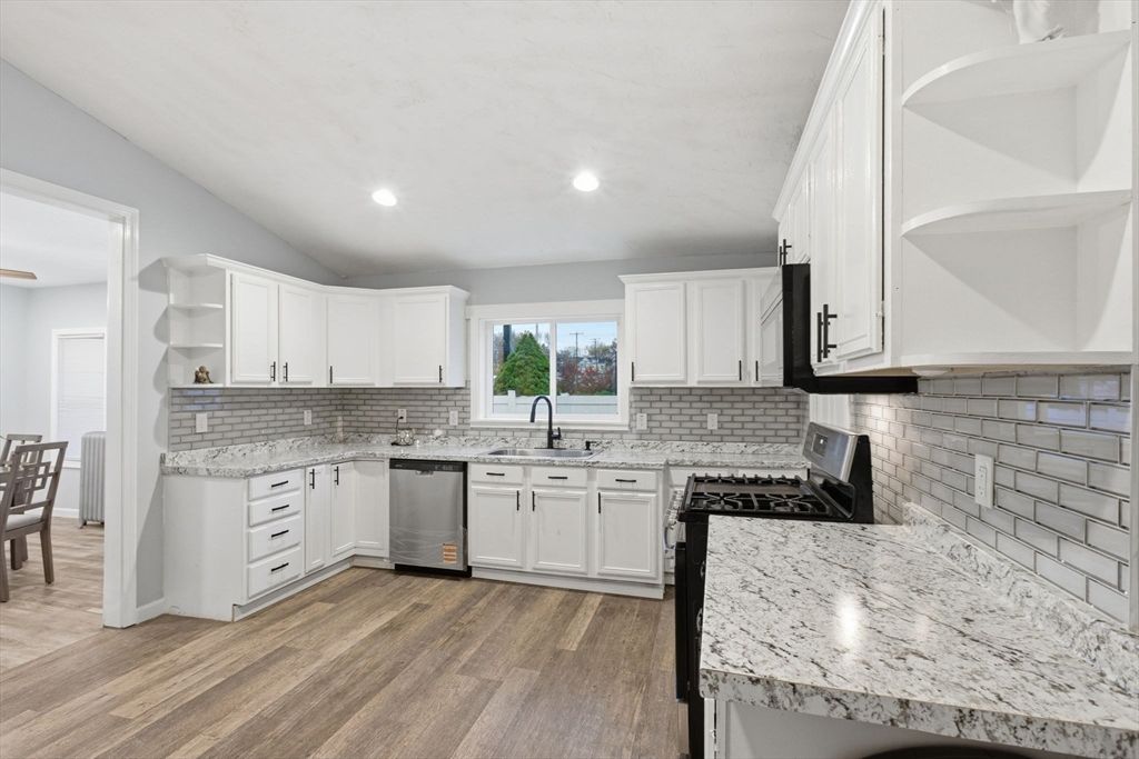 53 James St, Worcester, MA 01603