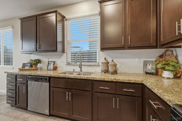 1161 Greenbrier Drive, Hanford, CA 93230