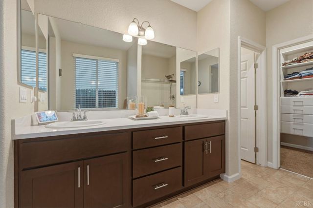 1161 Greenbrier Drive, Hanford, CA 93230