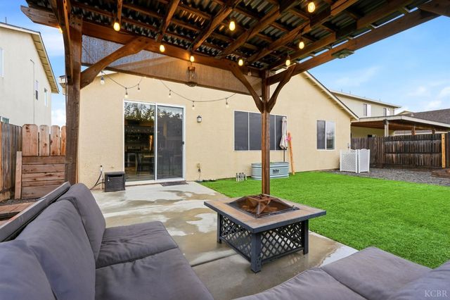 1161 Greenbrier Drive, Hanford, CA 93230