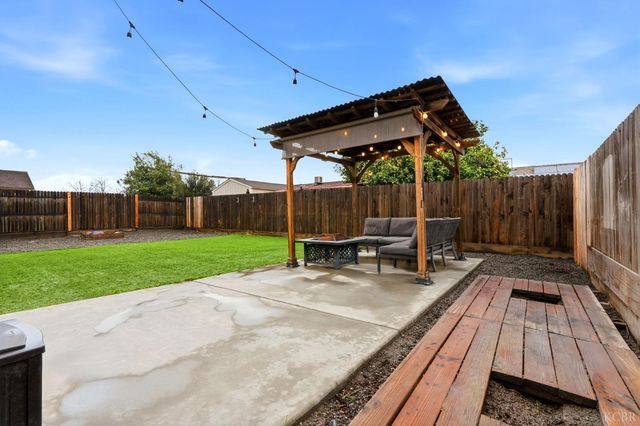 1161 Greenbrier Drive, Hanford, CA 93230