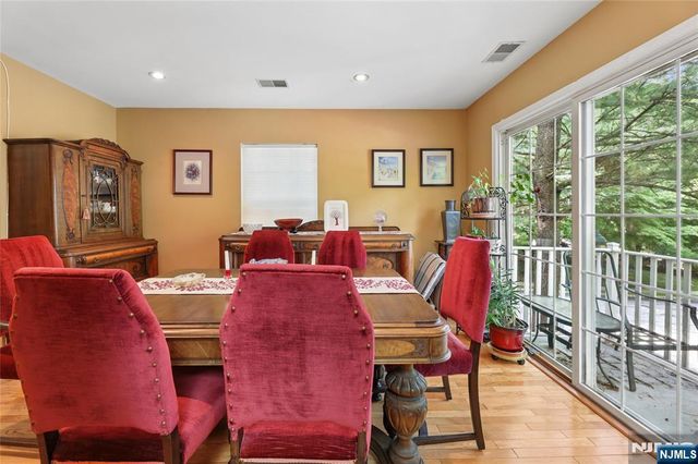 2053 Charles Court, Mahwah, NJ 07430