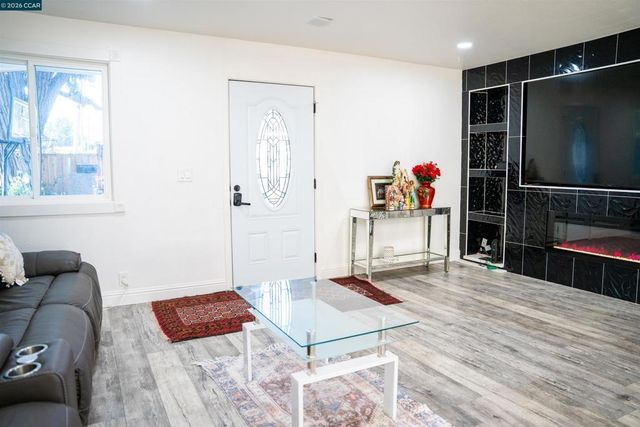 348 Valle Vista Ave, Vallejo, CA 94590