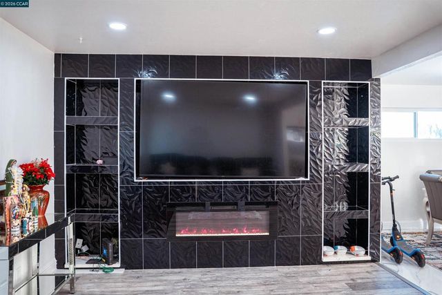 348 Valle Vista Ave, Vallejo, CA 94590