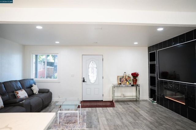 348 Valle Vista Ave, Vallejo, CA 94590