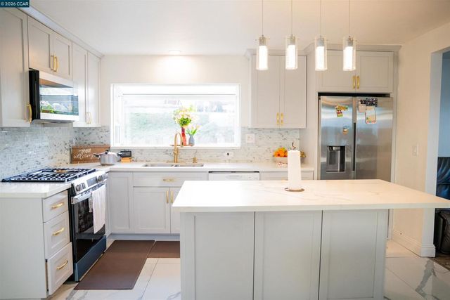 348 Valle Vista Ave, Vallejo, CA 94590