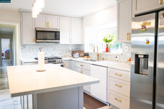 348 Valle Vista Ave, Vallejo, CA 94590