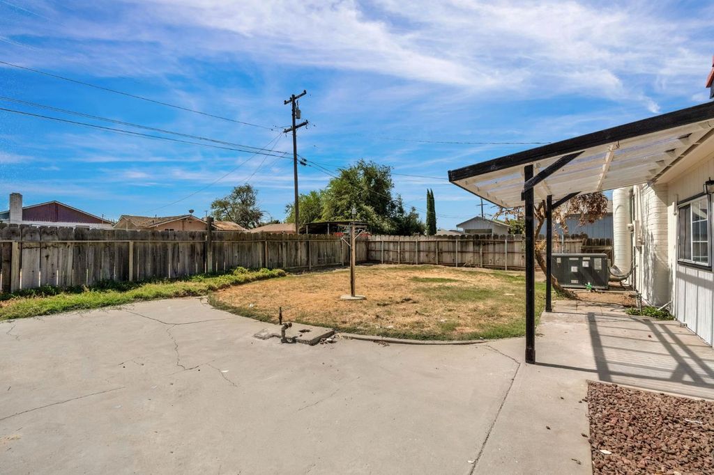 Image 26 of property listing at 333 Oleander Avenue, Lemoore, CA 93245