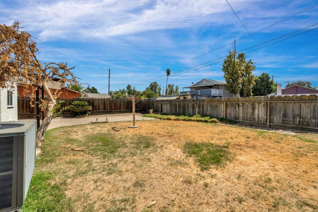 Image 29 of property listing at 333 Oleander Avenue, Lemoore, CA 93245