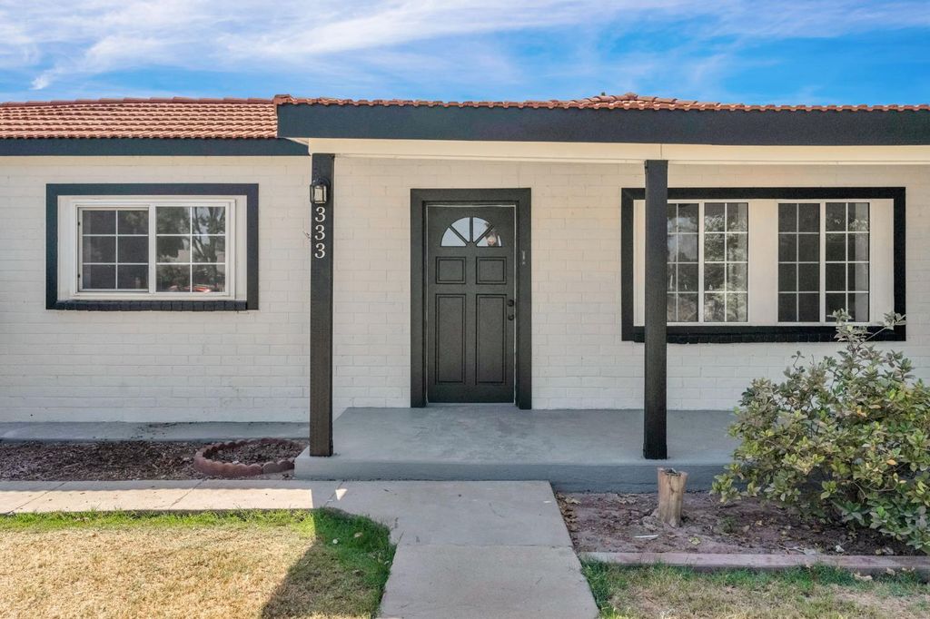 Image 5 of property listing at 333 Oleander Avenue, Lemoore, CA 93245